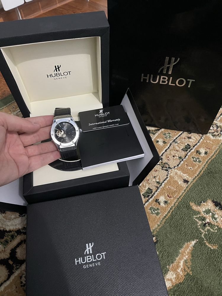 Hublot soat sotiladi