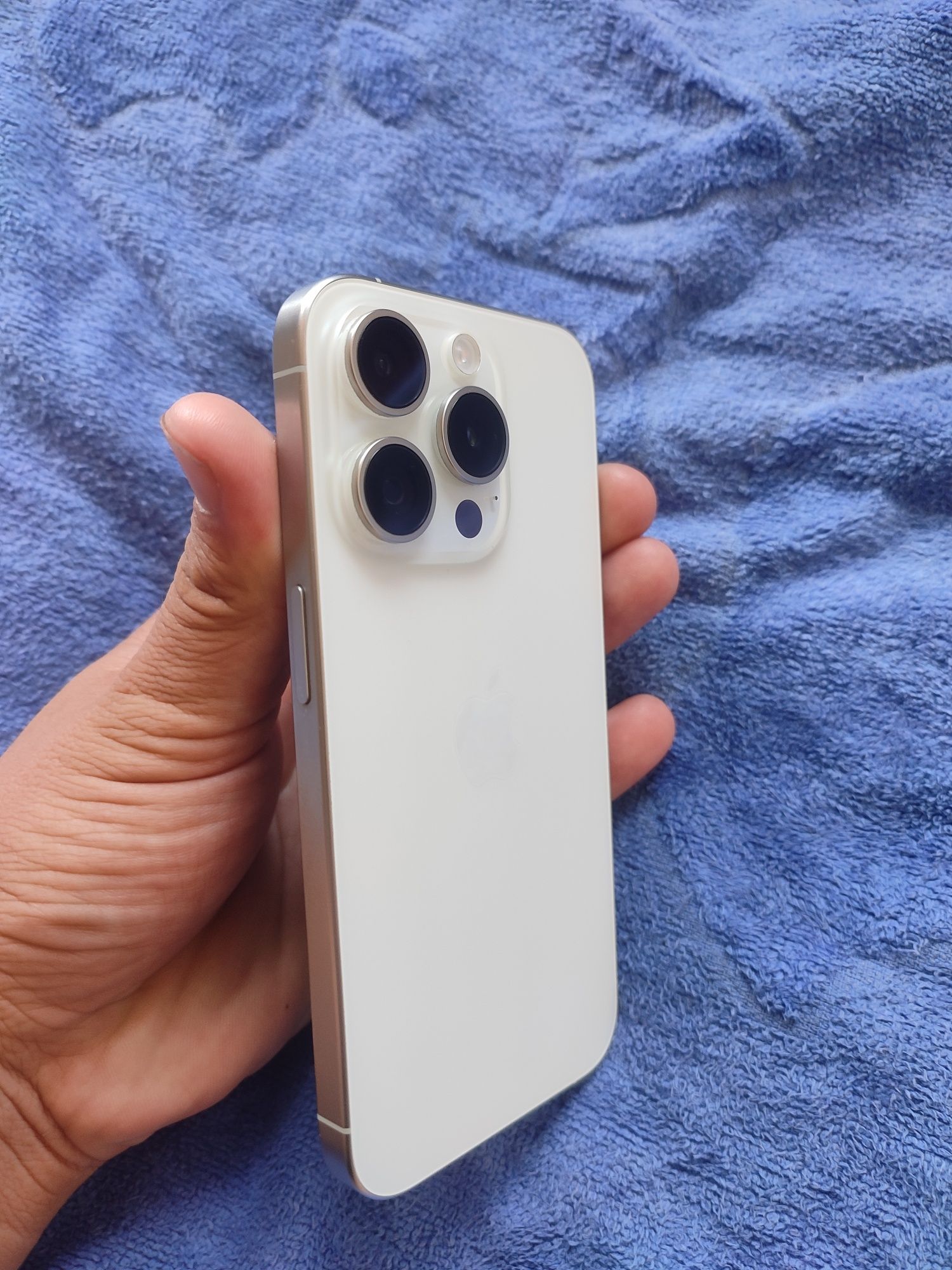 iPhone 15 pro 128gb holati ideal umuman aybi yoq Ikkita sim kartalik.