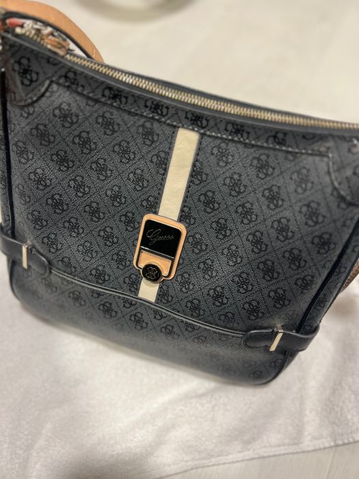 Дамска чанта  Guess