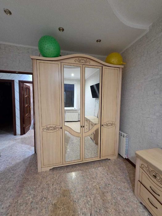 Продам Шкаф с тумбочками