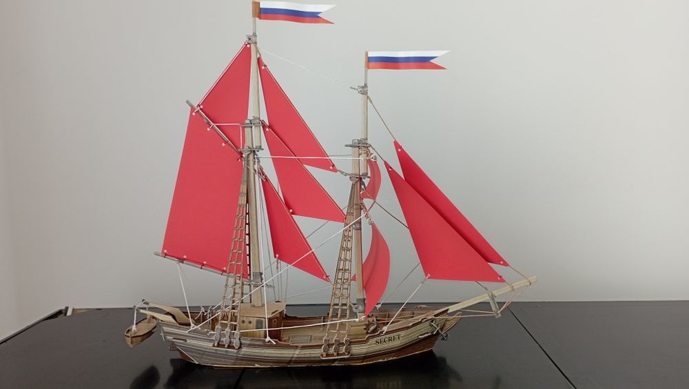 Парусный корабль бригантина "Алые паруса"