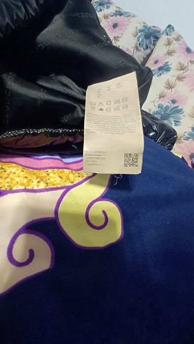 Vand geaca HUGO de dama marimea: XS ( PURTATA )