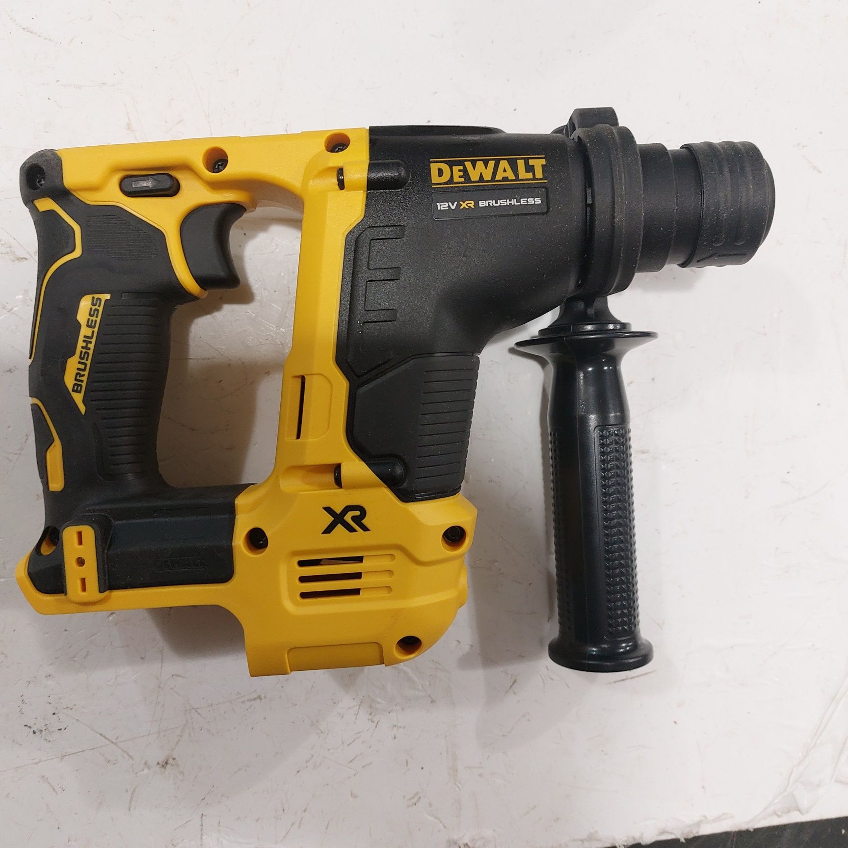 Намалена цена Безчетков акумулаторен перфоратор Девалт Dewalt DCH072