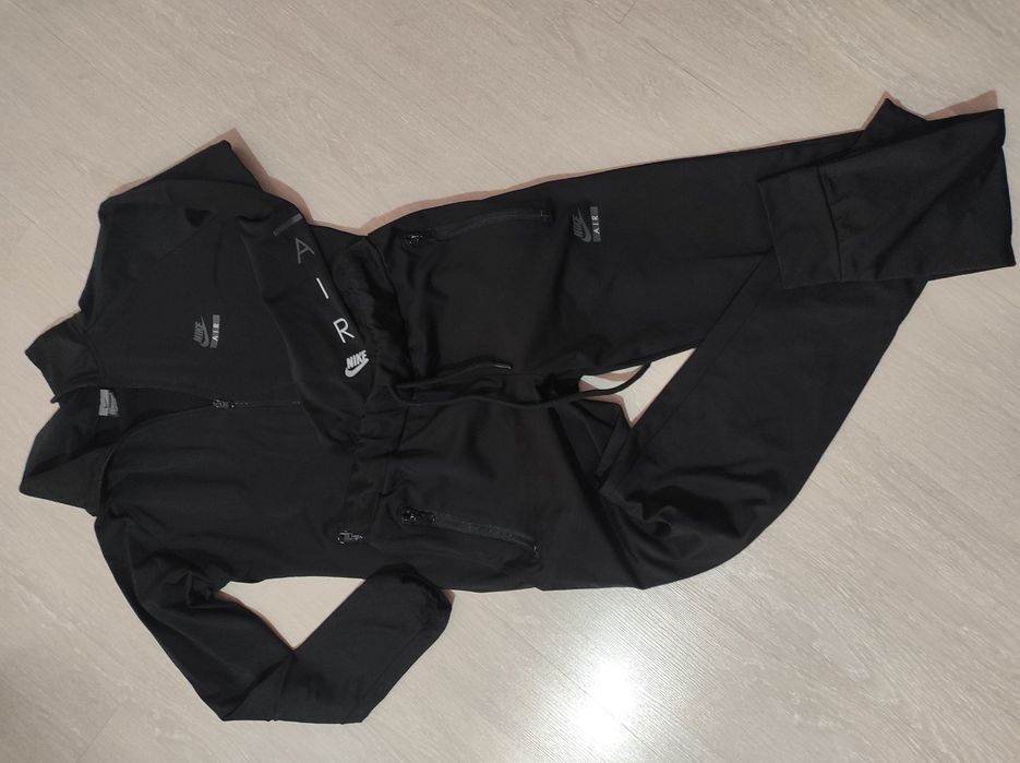 Черен Екип на Naik