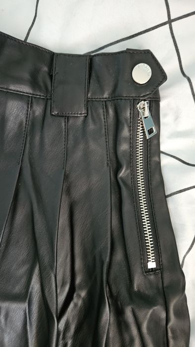 Дамска кожена пола Bershka