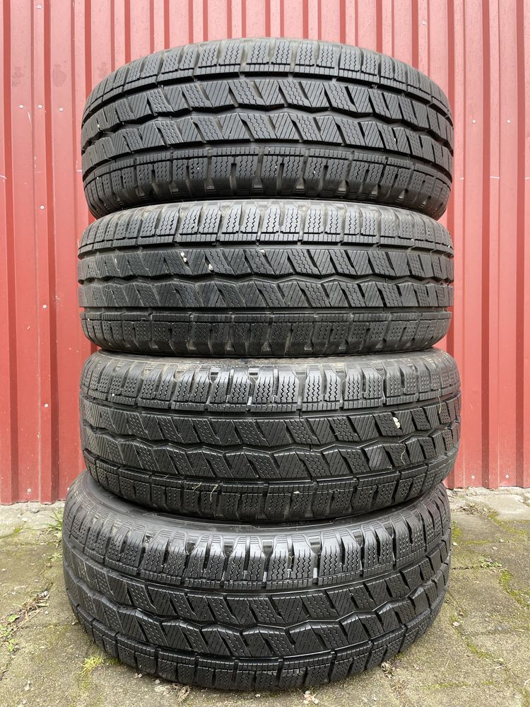 215/60 R17C Anvelope