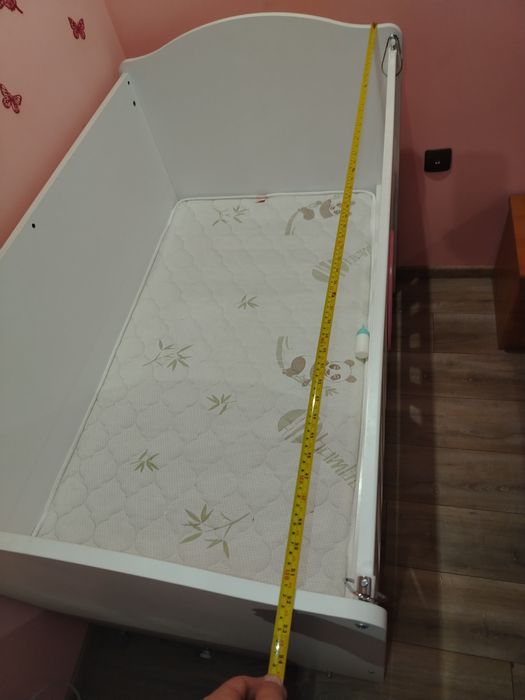 Люлееща се бебешка кошара от МДФ материал