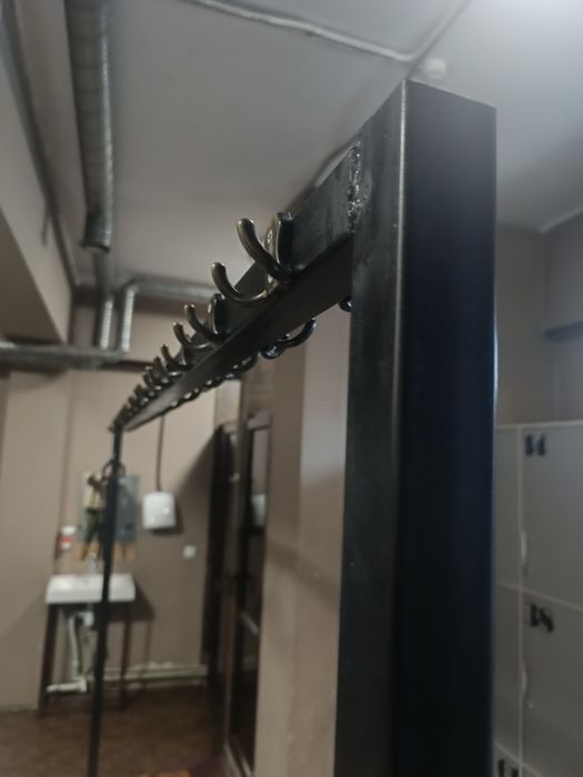 Вешалка в раздевалку