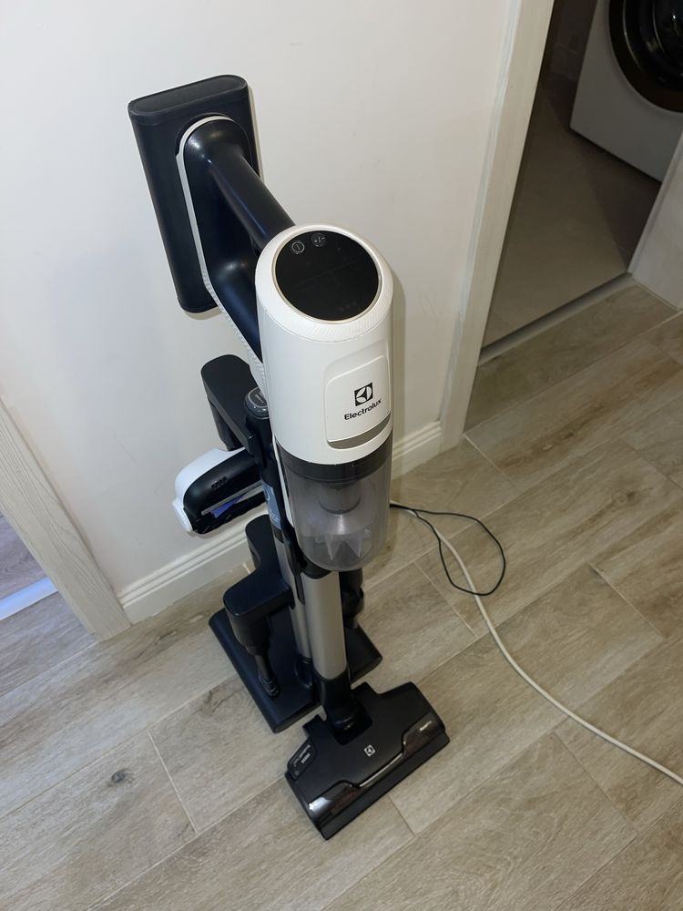 Aspirator vertircal Electrolux 700 14.4 V