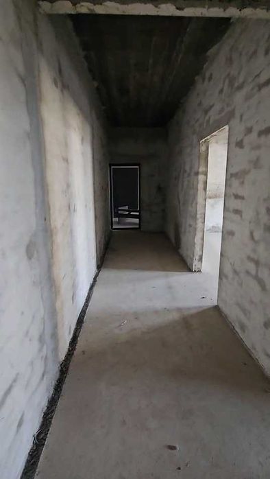 Kvartira sotiladi 83 kv/m