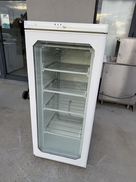 Минусова хладилна витрина Привилег 140 см