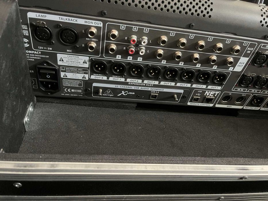 Mixer digital Behringer X32 cu flightcase