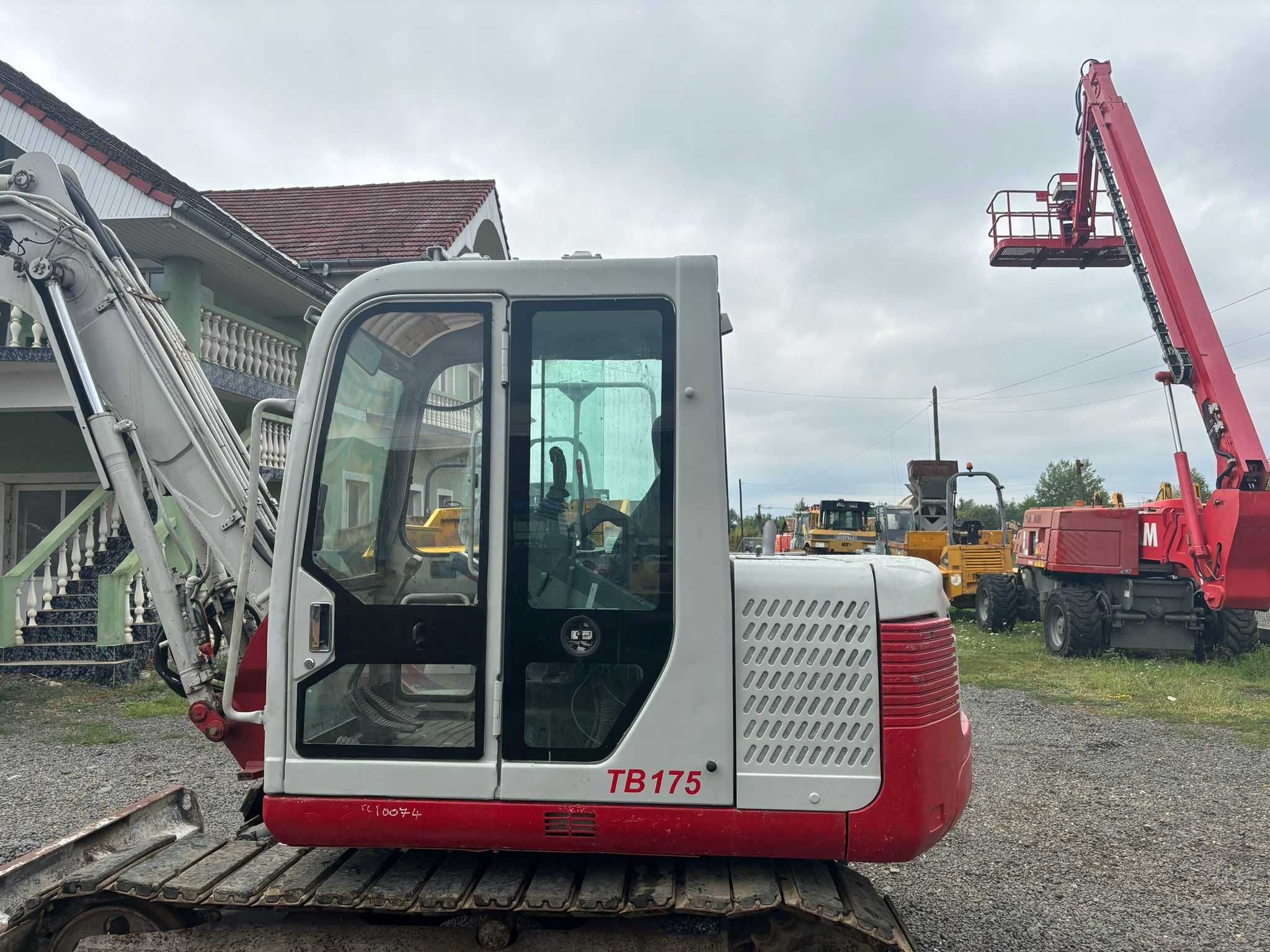 Miniexcavator 8 tone Tackeuchi TB175 , 2010 , 2 cupe , cupla rapida