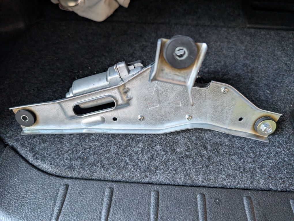 Моторче за задна чистачка на Nissan Note 2005-2013