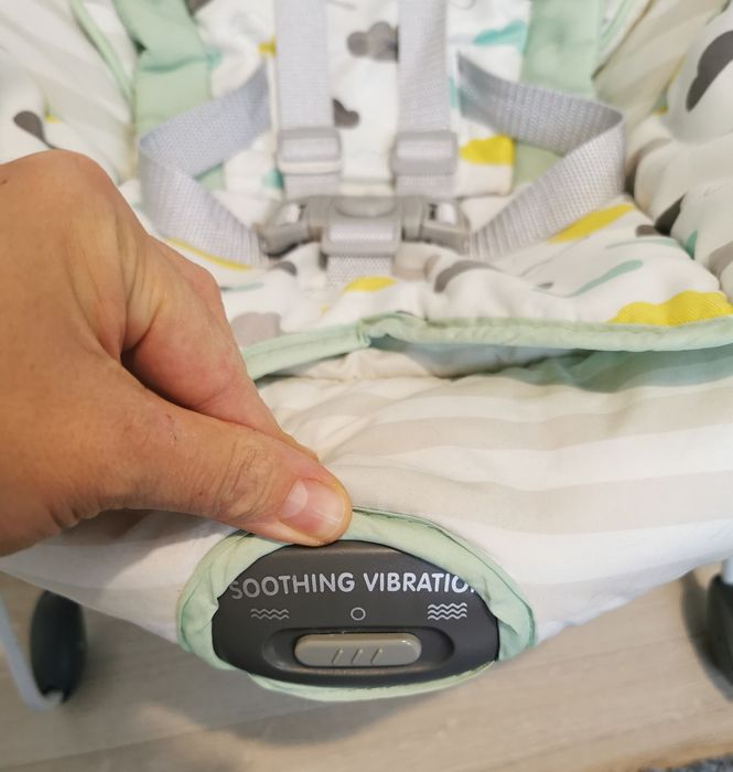 Бебешки шезлонг с вибриращ механизъм