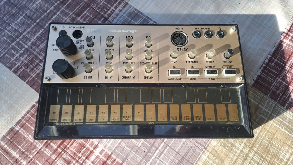 Korg. Синтезатор .