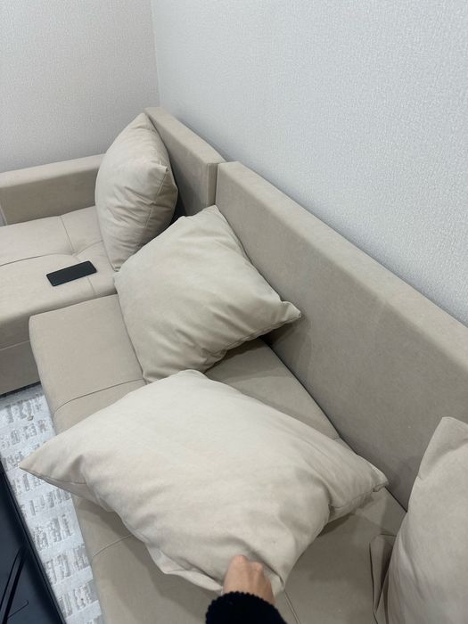 Абсолютно новый Угловой диван ширина 2.80