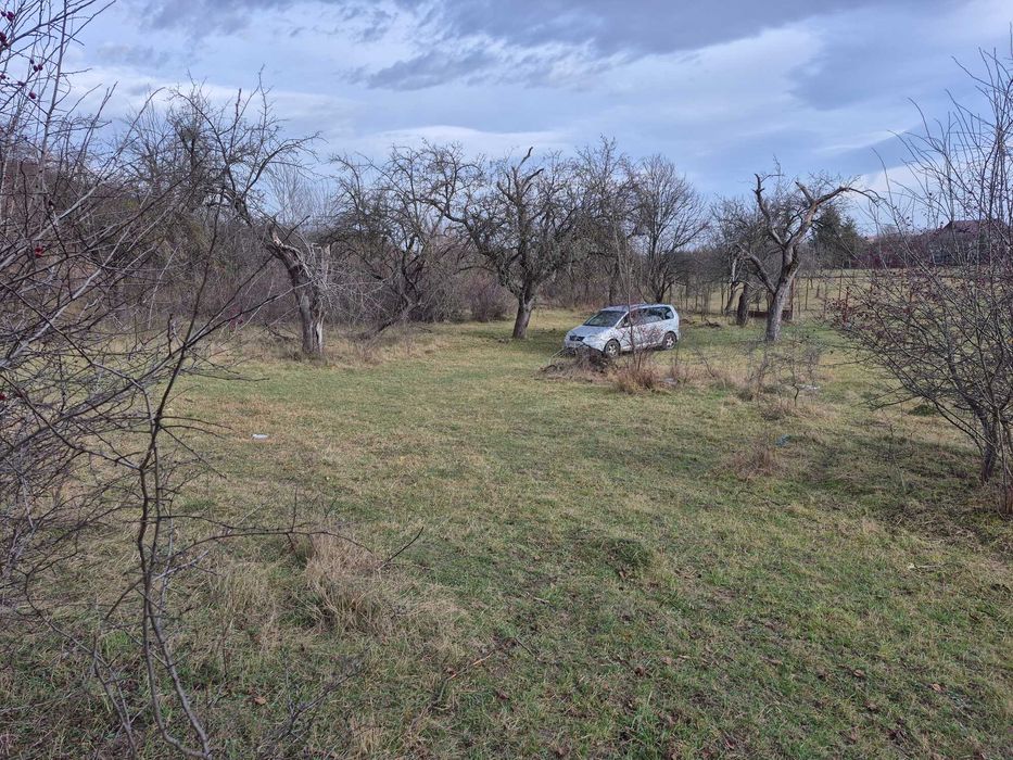vand teren extravilan in zona Orlat , Jud. Sibiu , 2800 mp