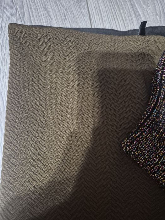 Пуловер с метални нишки и плътен клин