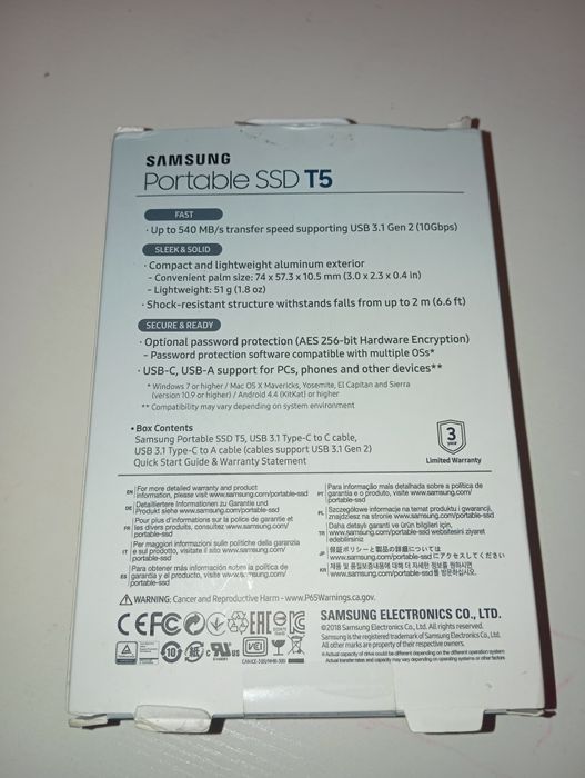SSD portabil Samsung T5  de 500 GB .