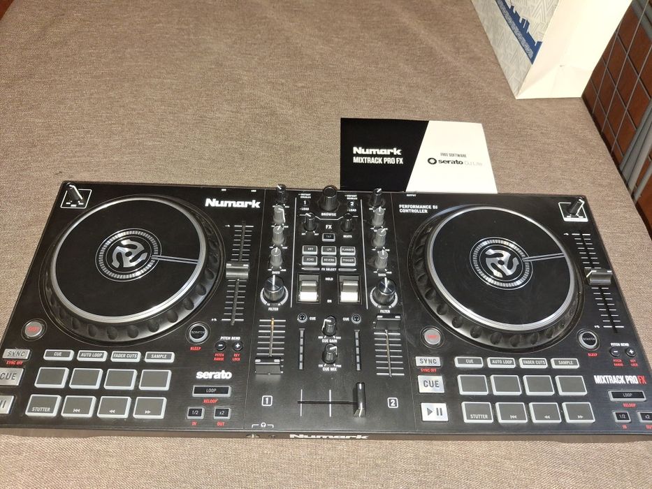 Диджейский пульт Numark MIXTRACK PRO FX