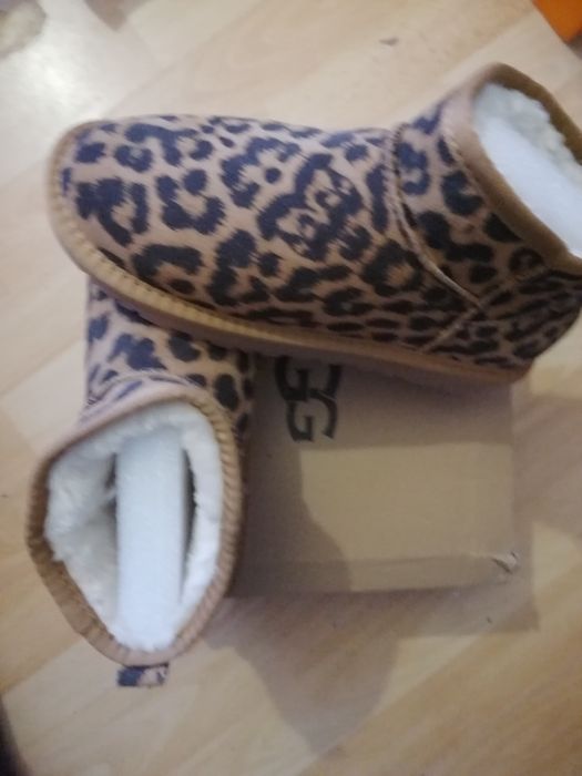 Cizme UGG marime 39 si 40 noi