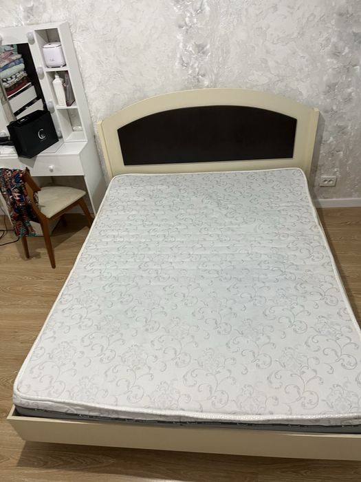 Кровать двуспальная