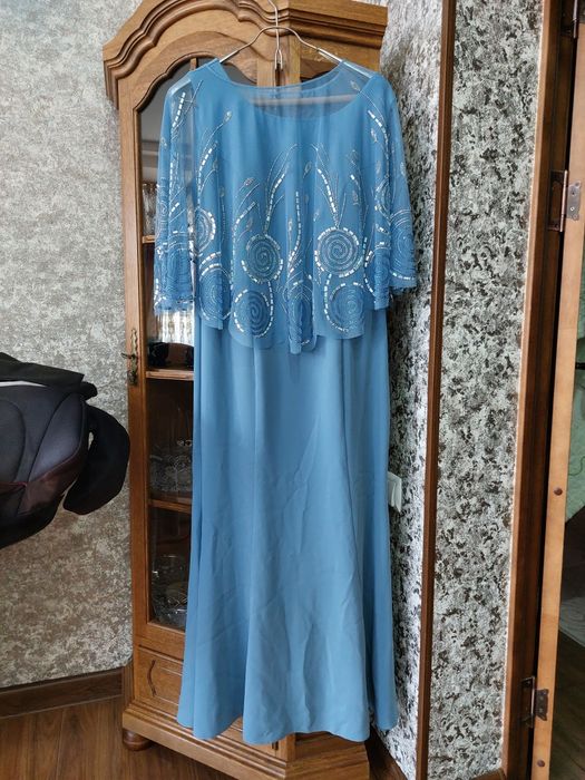 Нарядное платье для любого торжественного случая.Надевали только один