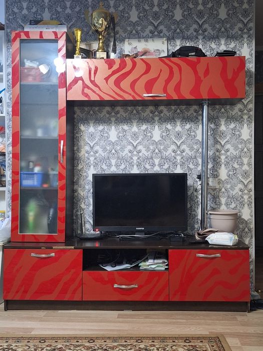 Продам шкафчик для тв зона и прихожую. В хорошем состоянии. Самовывоз.