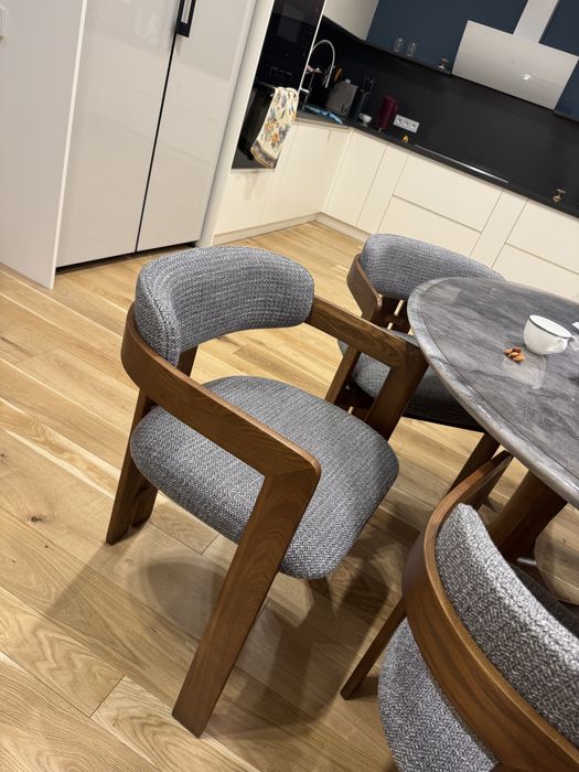 Продам 12 стульев