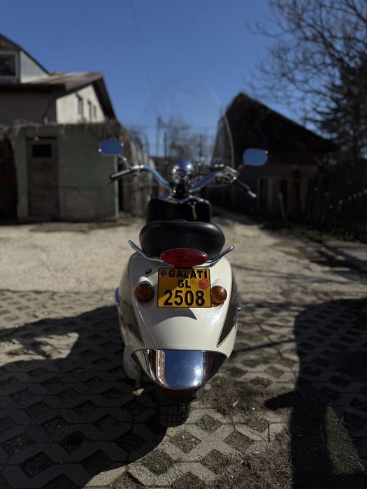 Scuter Aprilia Mojito Custom 49 cc, 2T din 2009