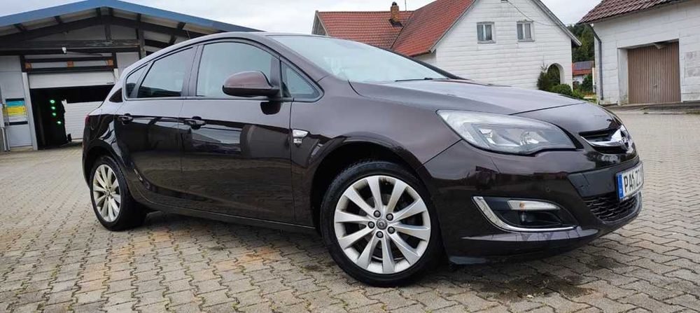 Opel Astra J 2013 mot 1,4 benzina-140 cai, dublu climatronic,piele