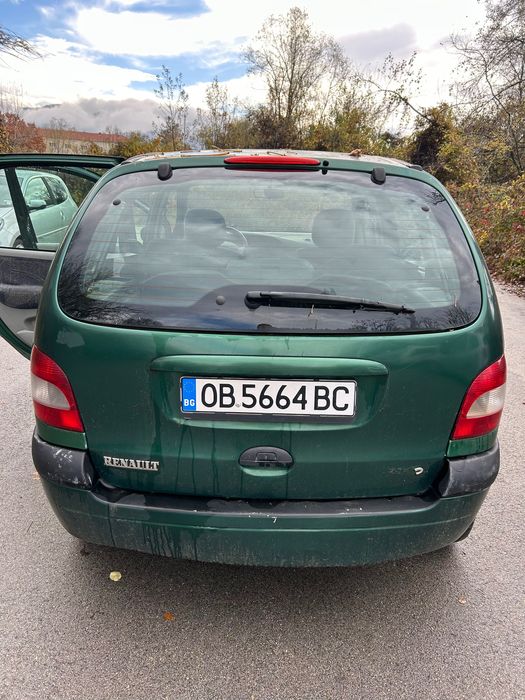 Автомобил Рено Сценик
