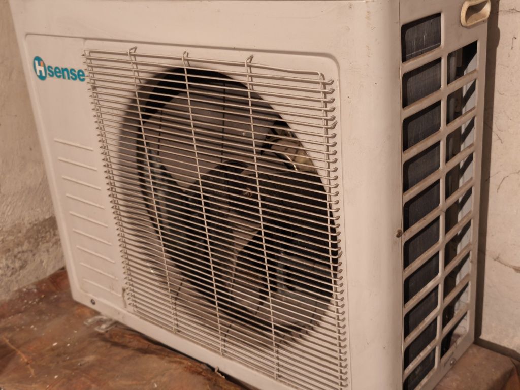 Климатик Hisense 9-ка (2.5 kW) охлаждане/отопление