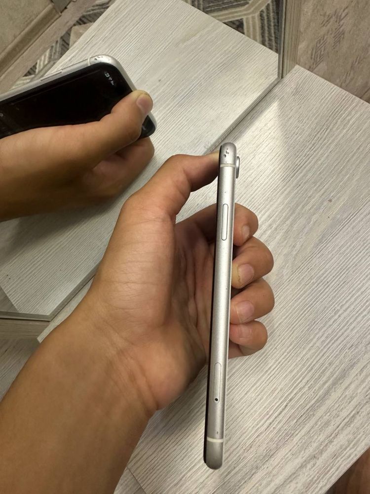 Iphone Xr oq 64 gb xotira 76%yokms radnoy aybi yo
