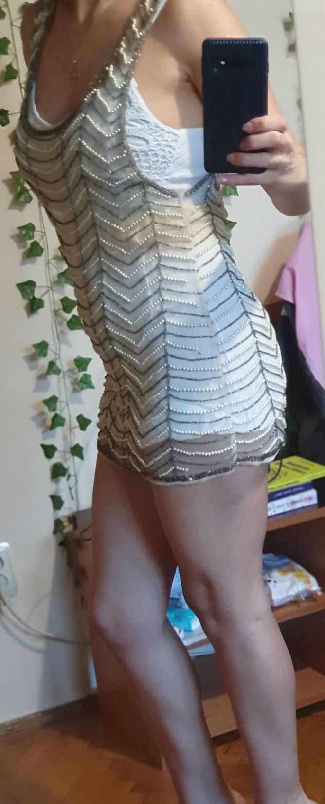Rochie cu perle cusute manual Zara