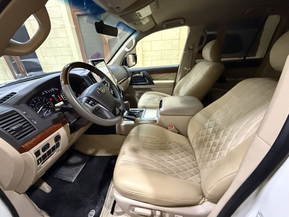 Toyota land cruiser 200