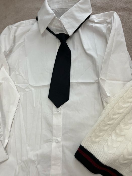 Пуловер , риза и вратовръзка