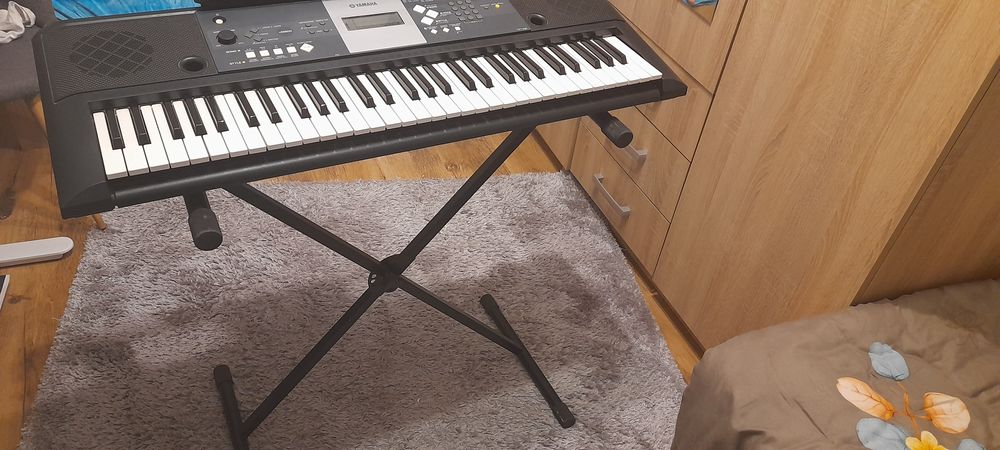 Digital keyboard yamaha ypt 230