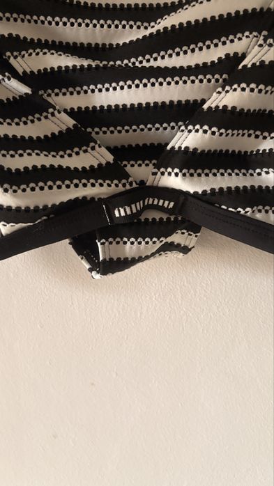 Costum de baie in dungi