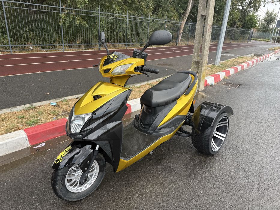 Vand triciclu electric