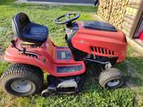 Tractoras pentru tuns gazonul