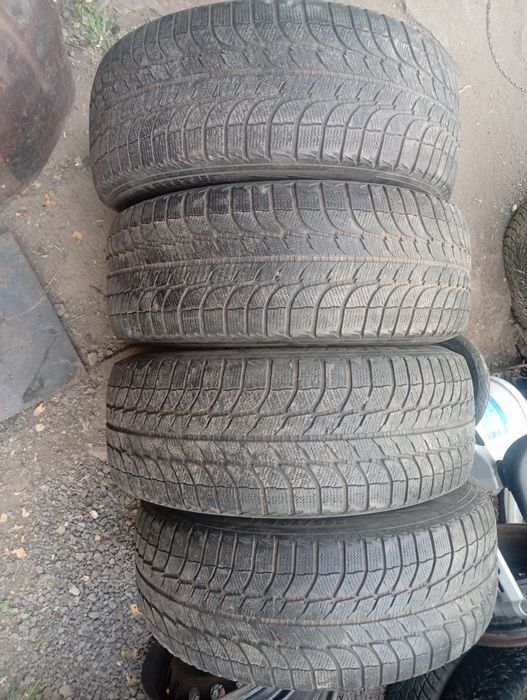 Продам комплект шин 265/70 r15 на джип.