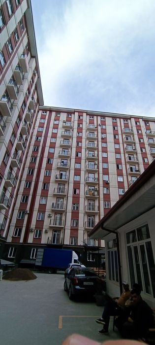 Nice villas da kvartira sotiladi 1 etaj va padval