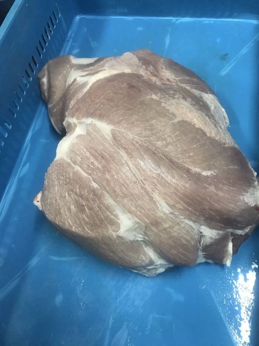 Свинско трупно месо и Пърлена свинска кожа от български прасета