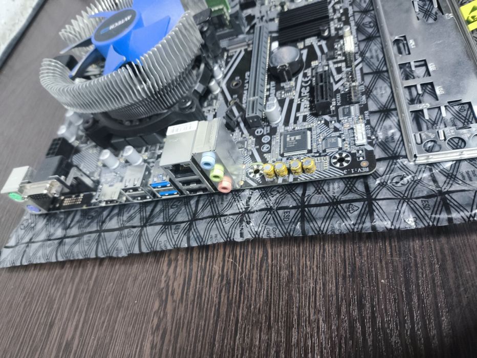 Gigabyte H410+i3 10100+16Gb