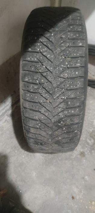 Продам шины 215/55/17