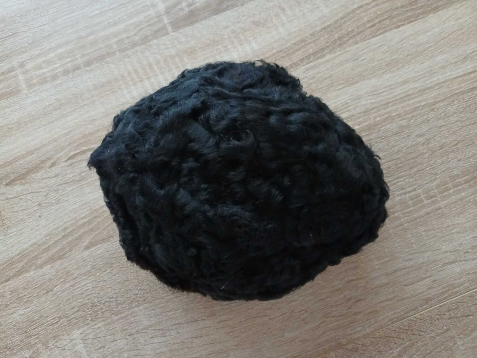 Căciulă din blană naturală (astrahan)