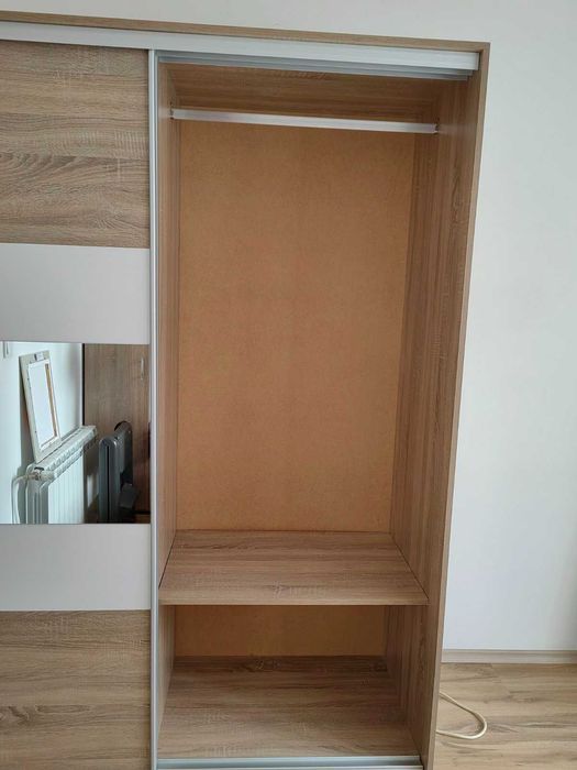 Продавам гардероб в отлично състояние