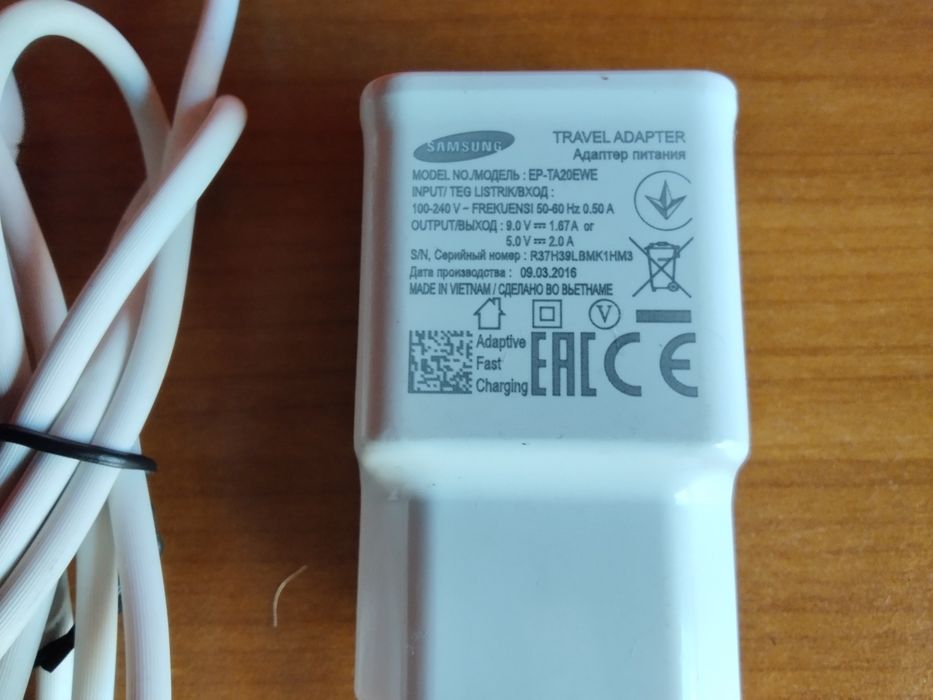 оригинално  супер бързо зарядно за всички видове модели смартелефони